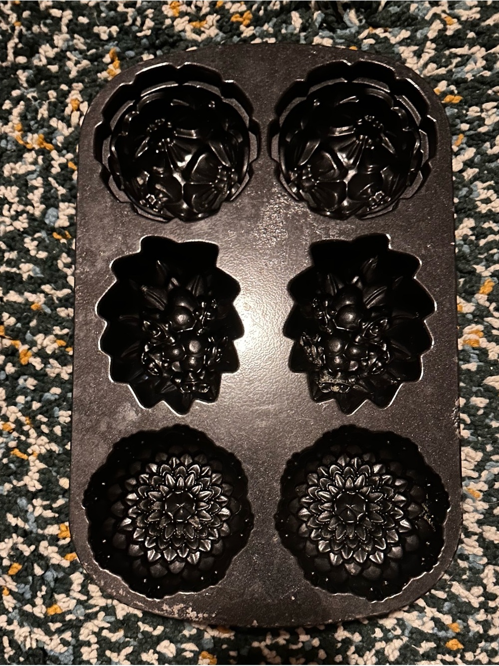 Nordic Ware Floral Mini Cakes Pan Mold CupCake Muffin 6 Cup 1.8 Liter Nonstick